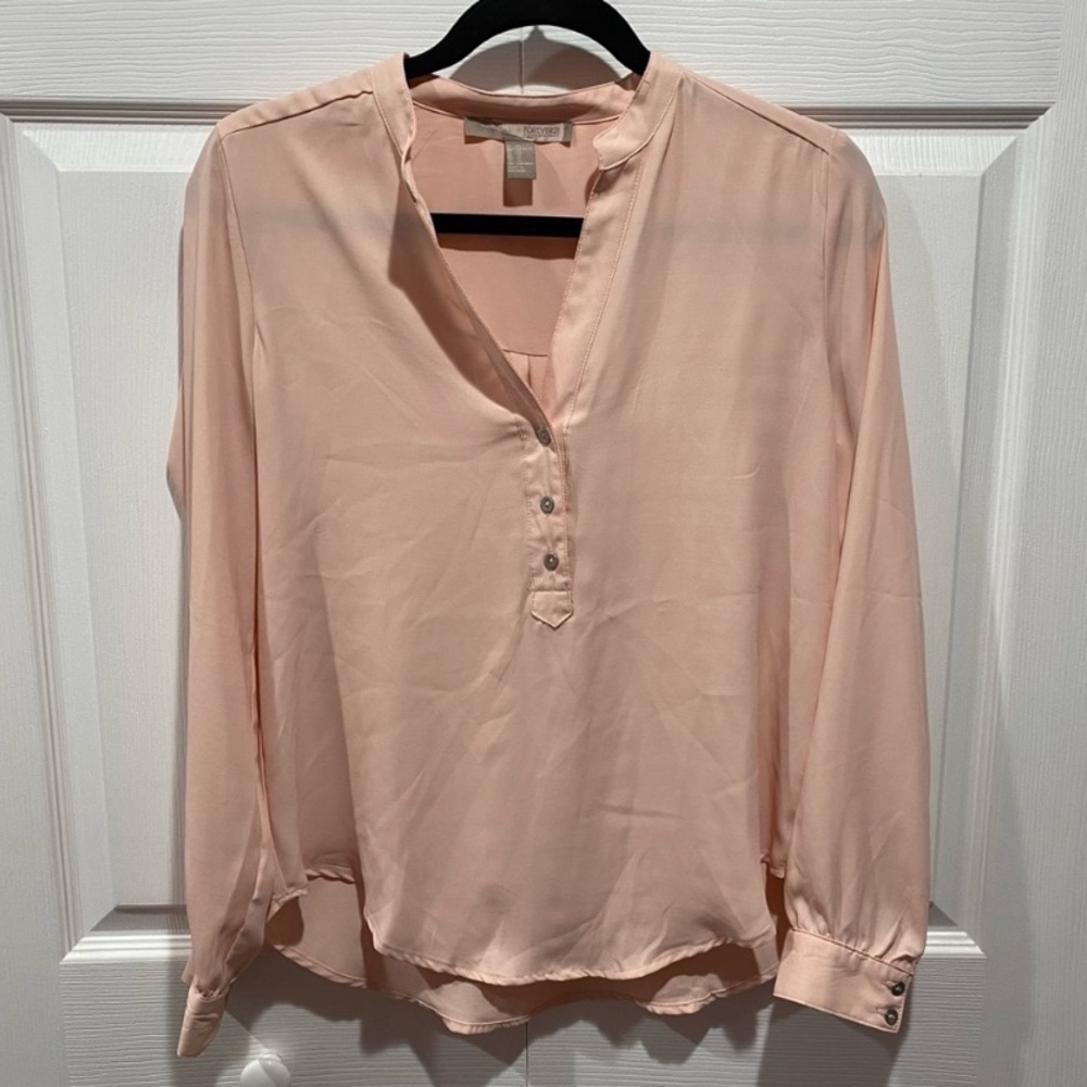 FOREVER 21 Women’s Long Sleeve V-Neck Buttoned Blouse - light pink, size XS